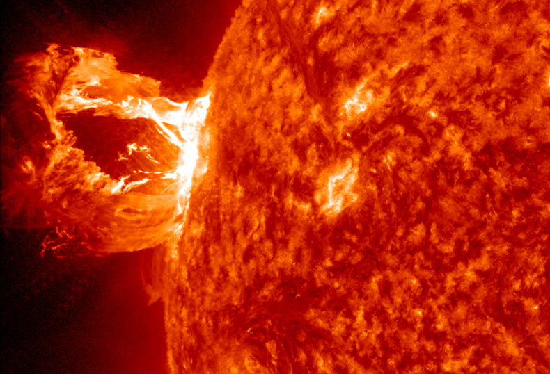 voix_off_eruptions_solaires